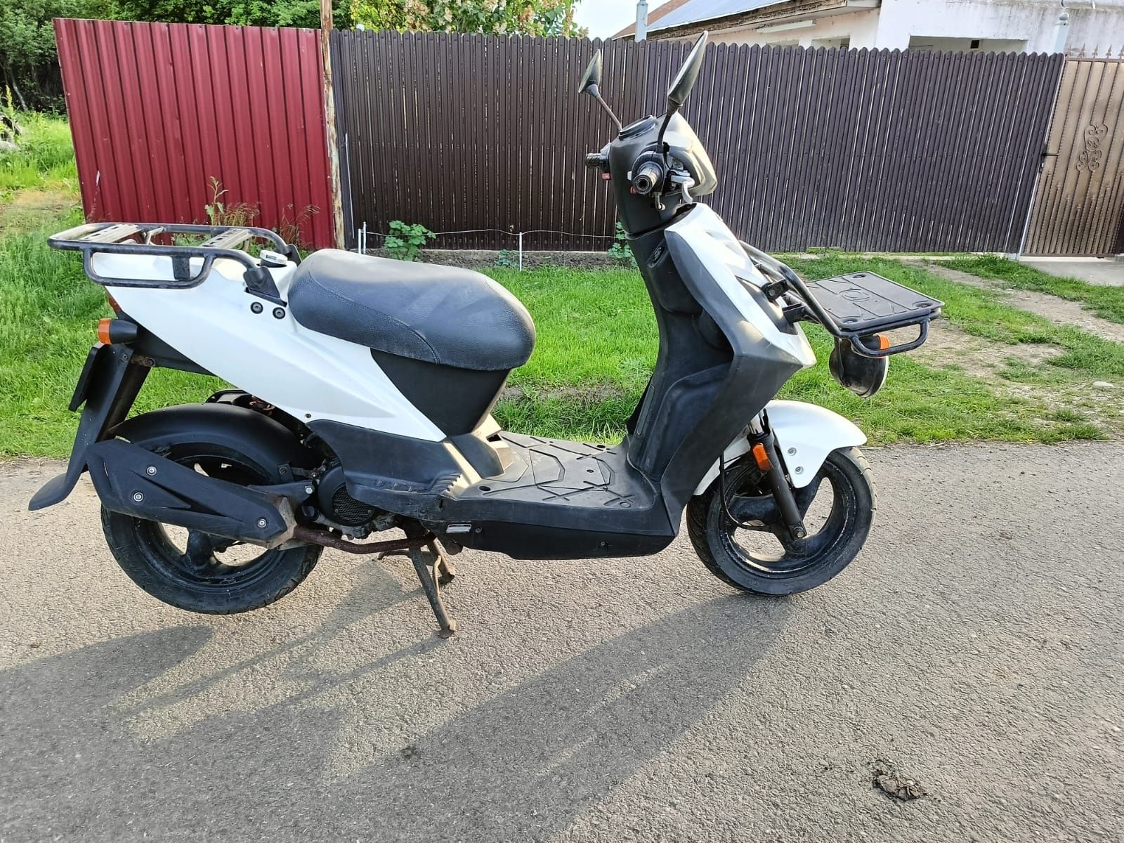 Scuter KYMCO agility Carry 4timpi 49cc se conduce și cu B