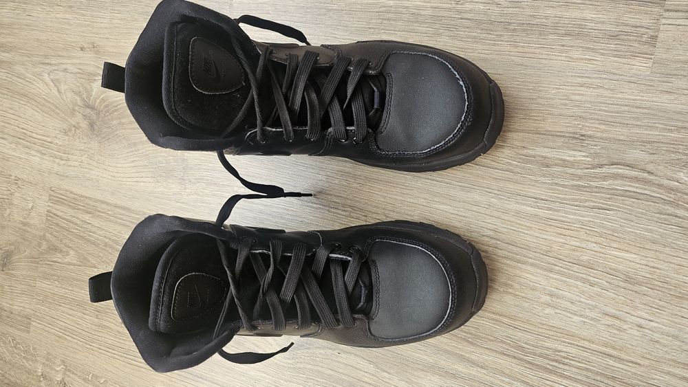 Маратонки Nike Manoa