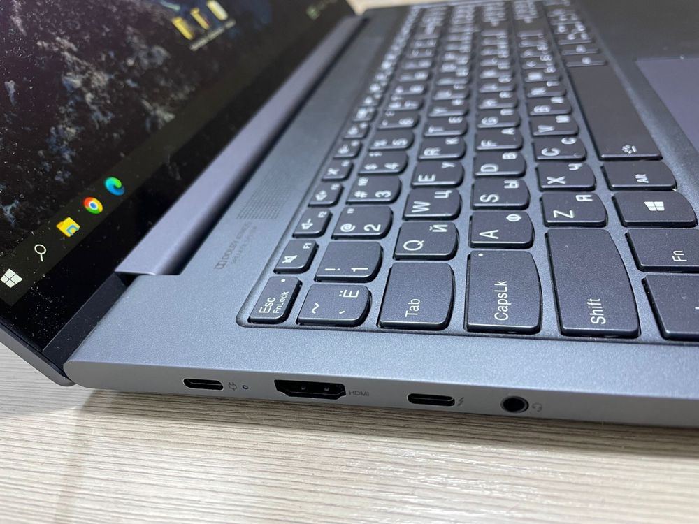 Продам ноутбук Lenovo Yoga Slim 7i (82AA000FRK)