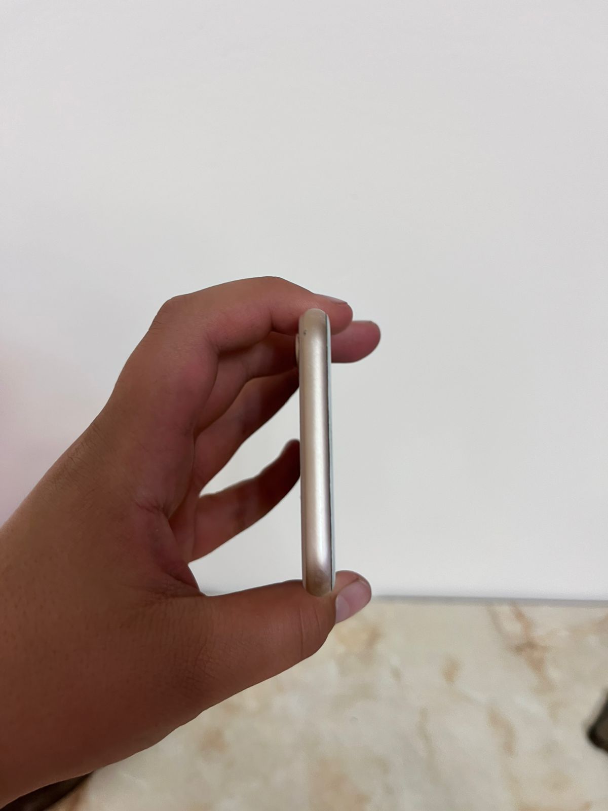 Продам iphone 8.