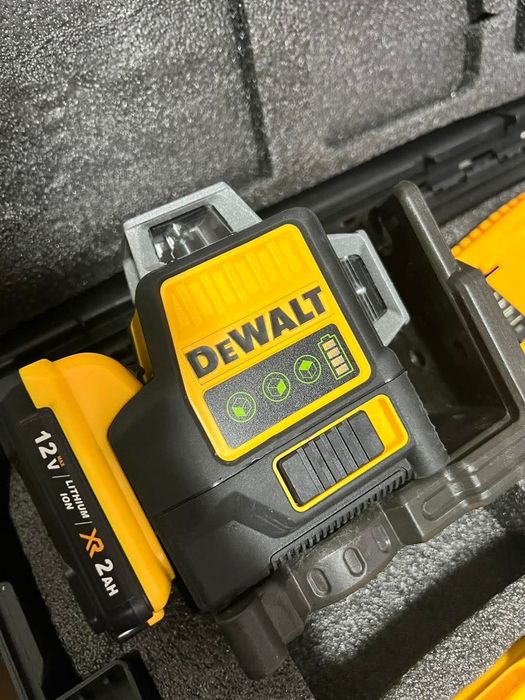 Nivela Laser DeWalt 2Acumulatori ,12V și 2Ah unghi 360°,linii verzi