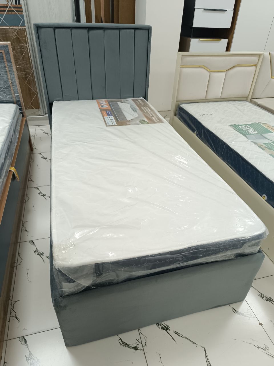 Кровать с обивкой от Comfort mebel