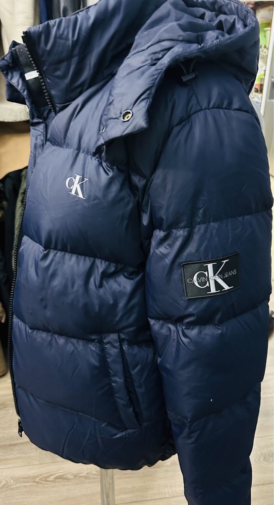 Brand New Geaca Calvin Klein Marime XL  (nu e folosita)  Pret Redus