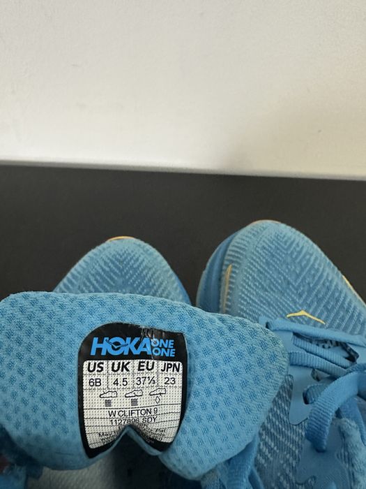 Hoka Clifton 9.