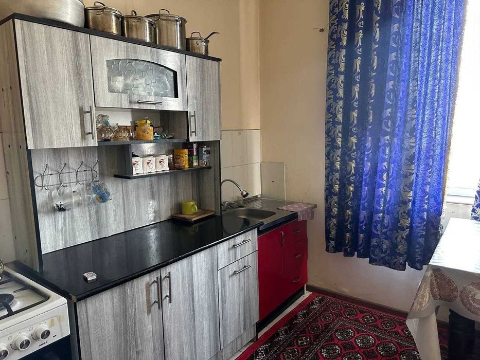 Истиклол стадион рупарасида гиштли 2х Квартира жихозлари бн сотилади.