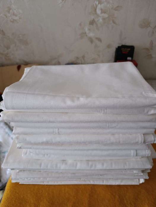Продам Белые наволочки, простыни