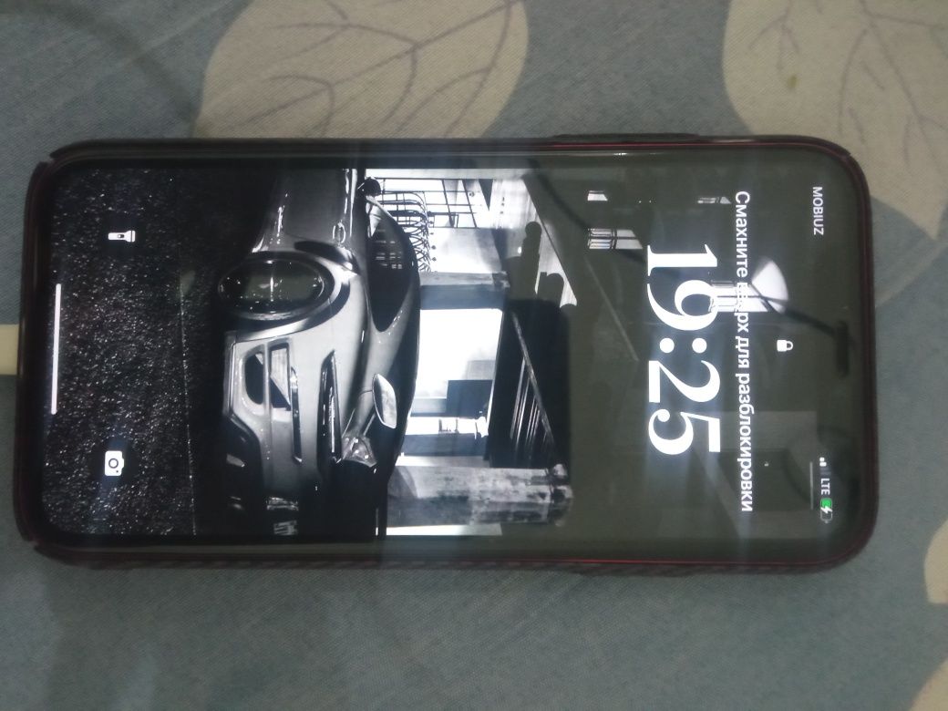 Iphone 1I 64gb garantiya bor karobka bor nonushta zaraydchik 
Xot