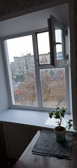 Продам 1 комн., 13 мкр., 4 этаж неугловая.