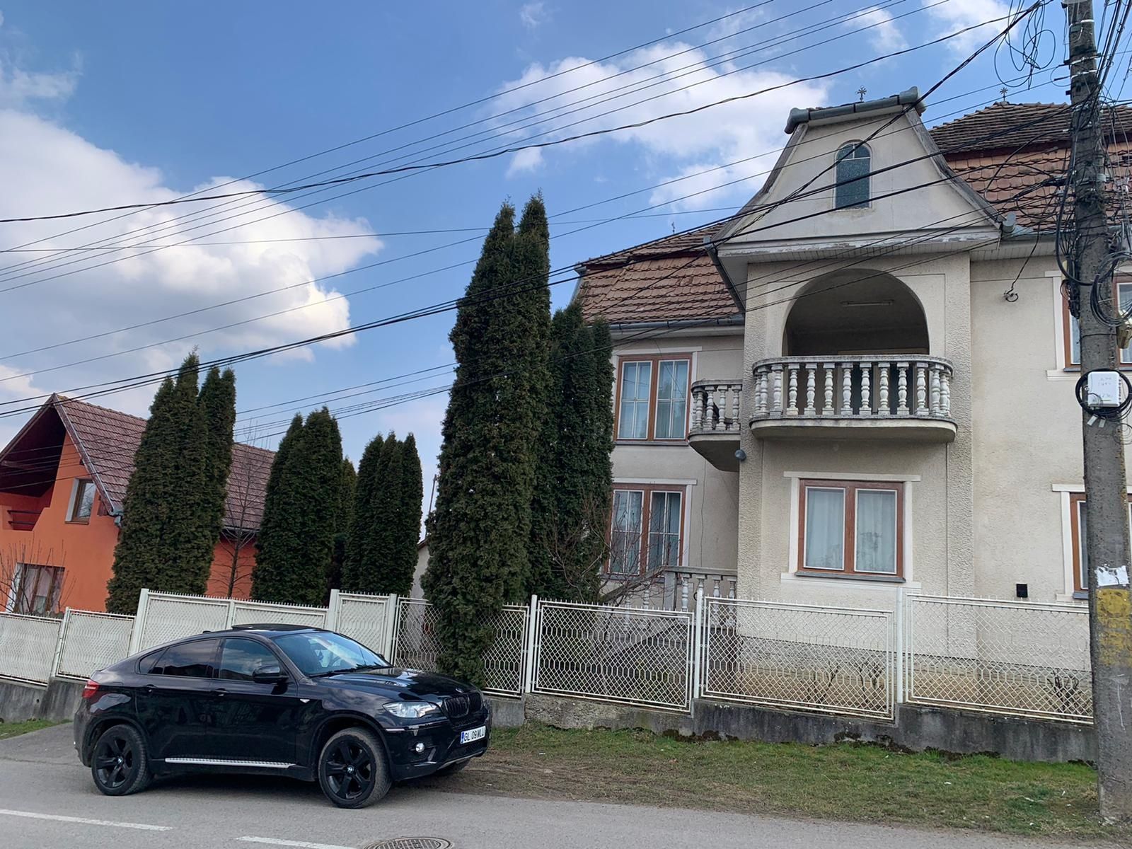 Casa de vânzare cu garaj