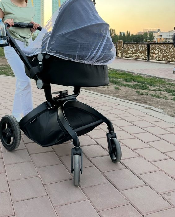 Продам коляску hot mom