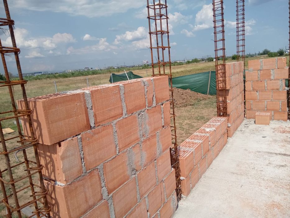 Renovam case/apartamente,construim case la rosu/cheie
