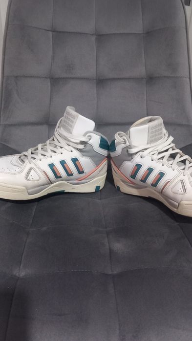 Vând adidasi midcity mid