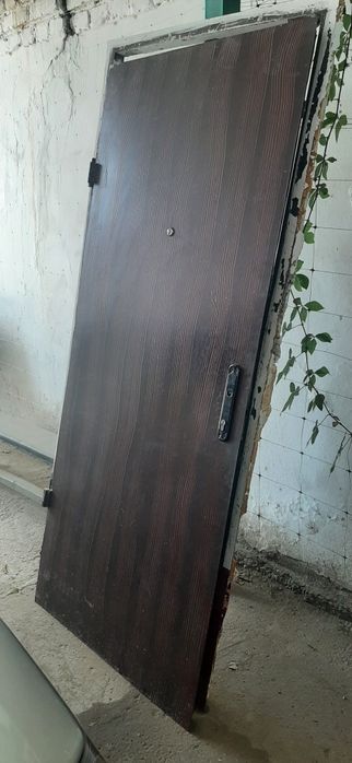 Есік сатылады темір..