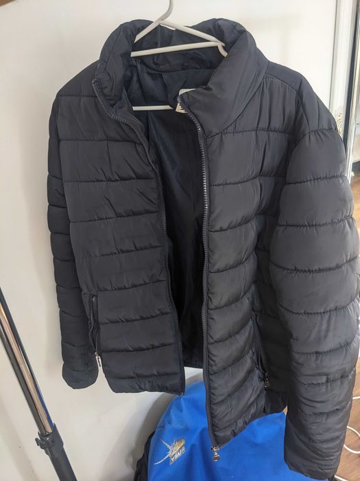 Черно зимно яке.