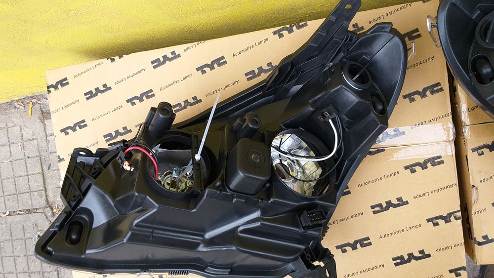 Фарове Опел Астра Н OPEL Astra H фар светлини 03г. - 07г.