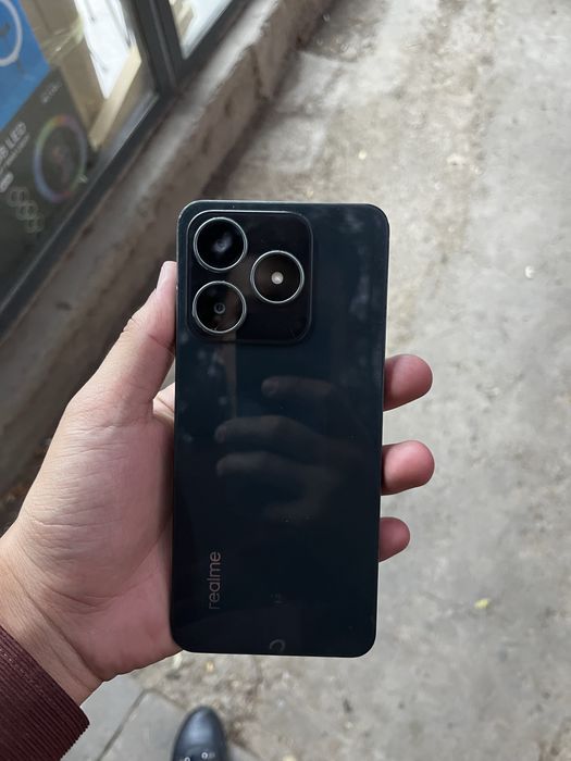Realme C61 в средном состояние