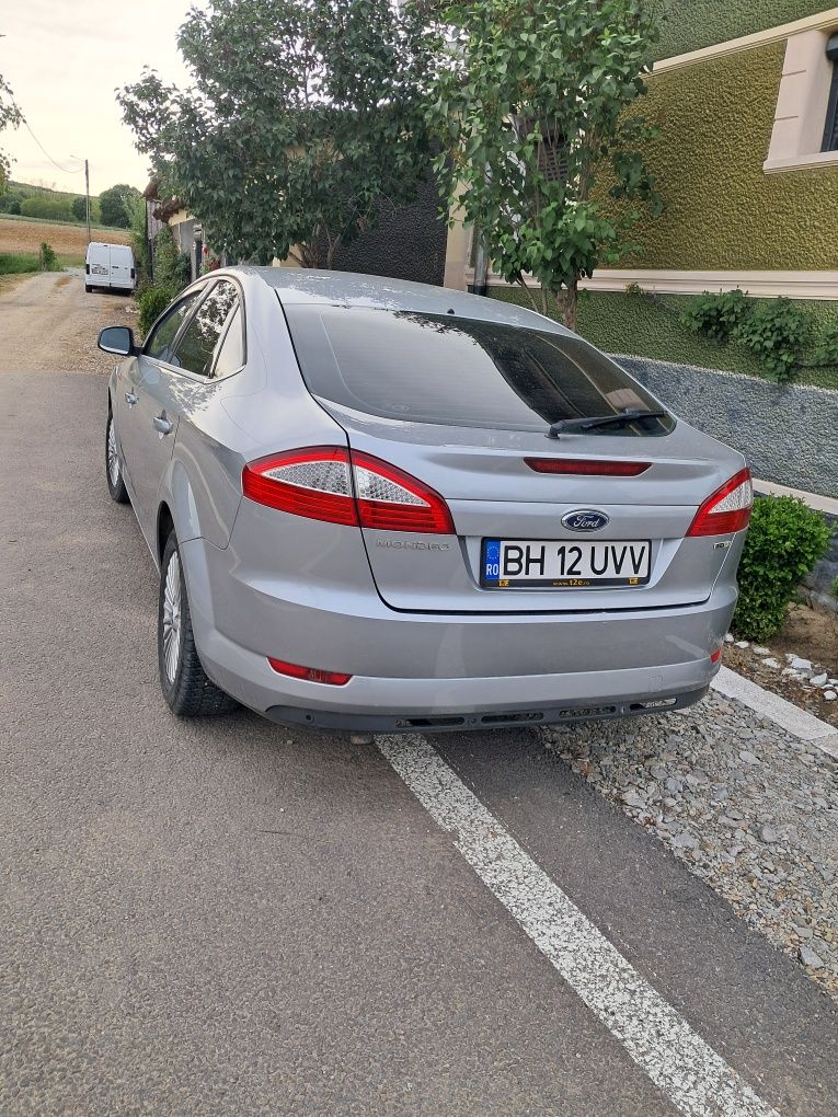 Vând ford mondeo