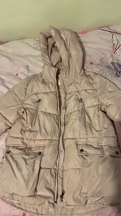 Продавам юношеско яке на Zara