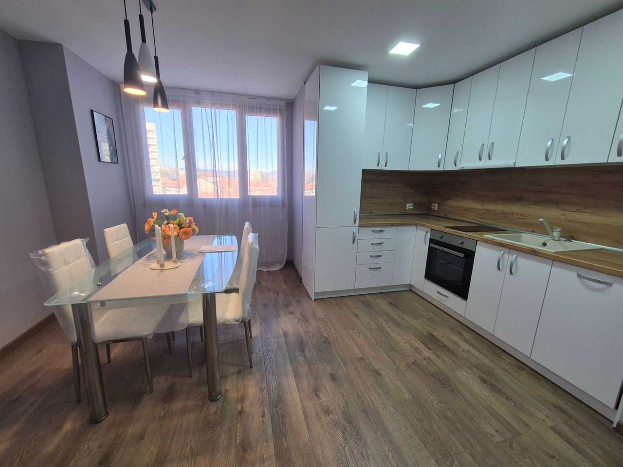 Дава се под наем Четиристаен апартамент в Ловеч, Вароша - 94 кв.м за 106000 € - Снимка #6