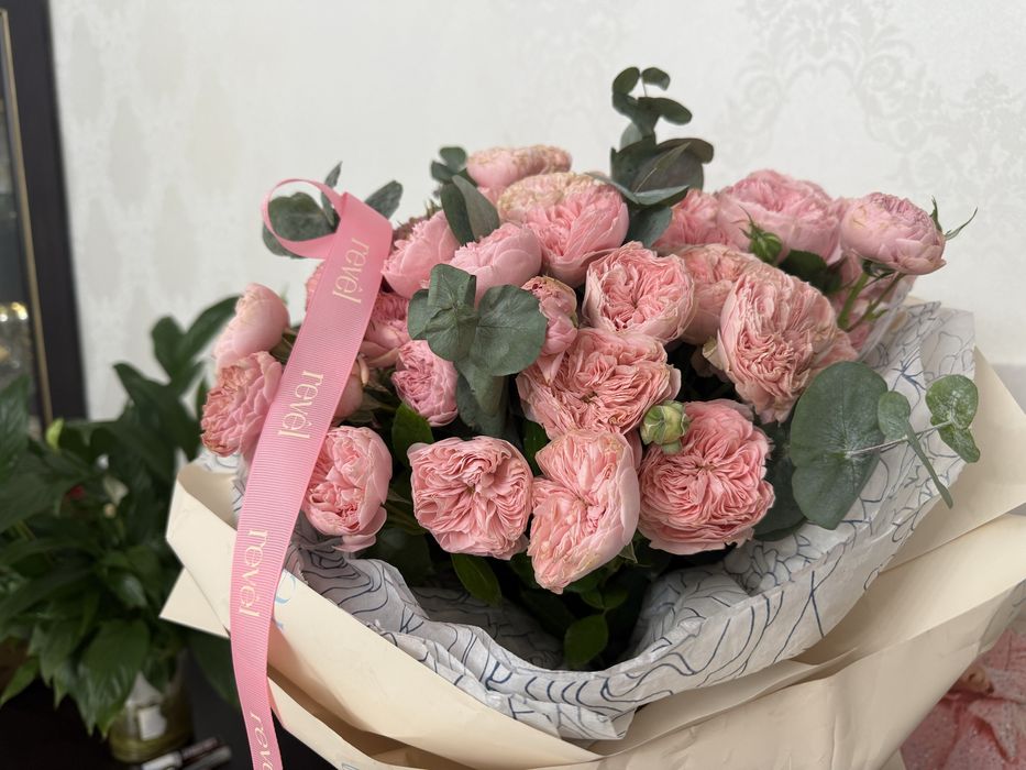 цветы свежые заберите за 15к пока не поздноооо