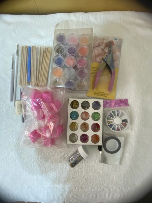 Kit unghii - accesorii si lampa Uv