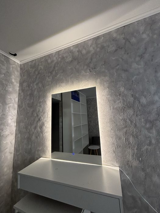 Продам зеркало с подсветкой новое