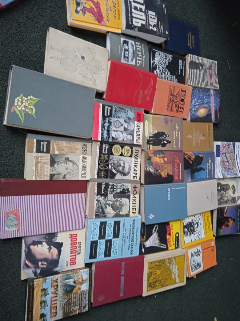 Набор около 60  различных книг по одной цене