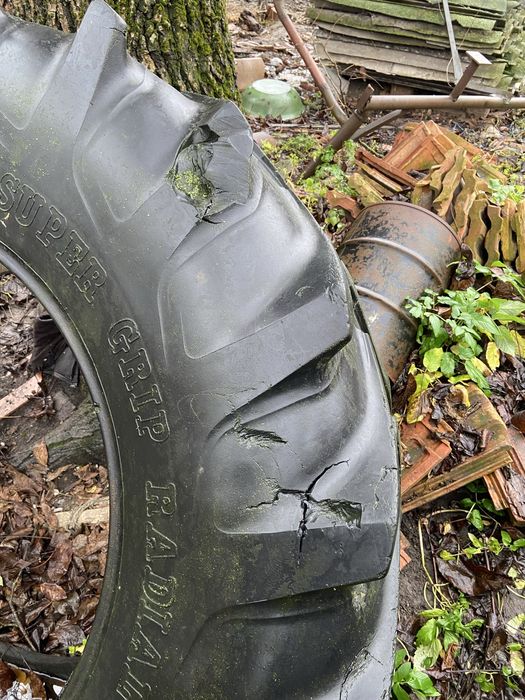 Vand cauciucuri 20.8R30 si 23.1/26