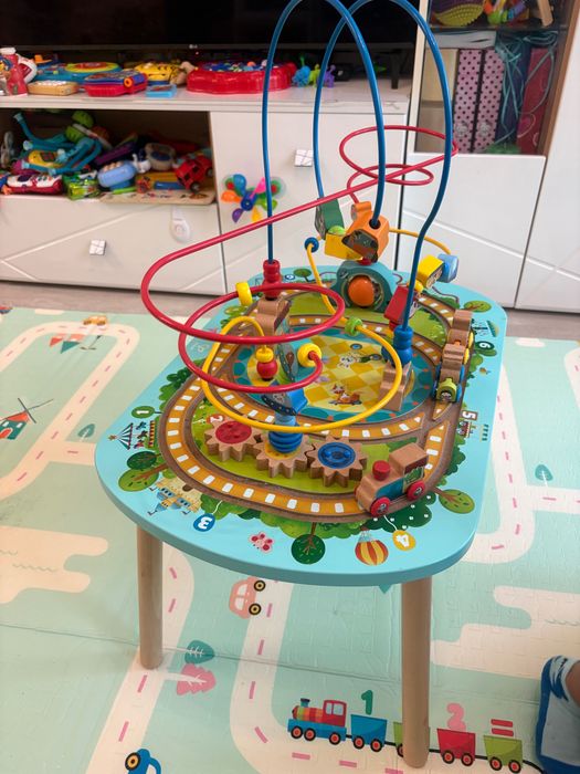 Дървена маса за игра Hape