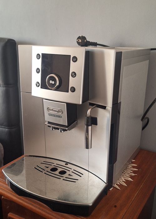 Espressor Delonghi ( ca nou )