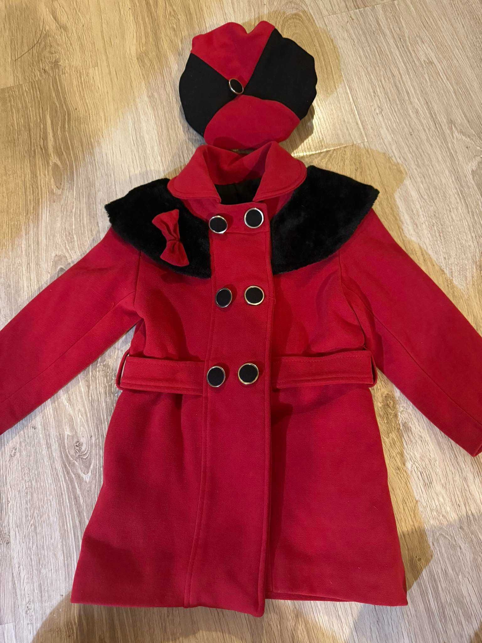 Червено детско палто с шапка за 5 годишно дете