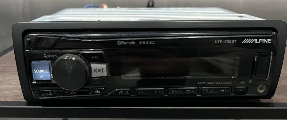 Радио с блутут Alpine