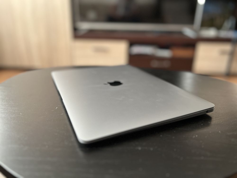 Като НОВ MacBook Air 13” 2020 M1 8GB RAM 256 SSD Space Grey