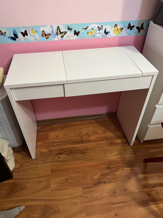 Тоалетка,маса за гримиране с огледало