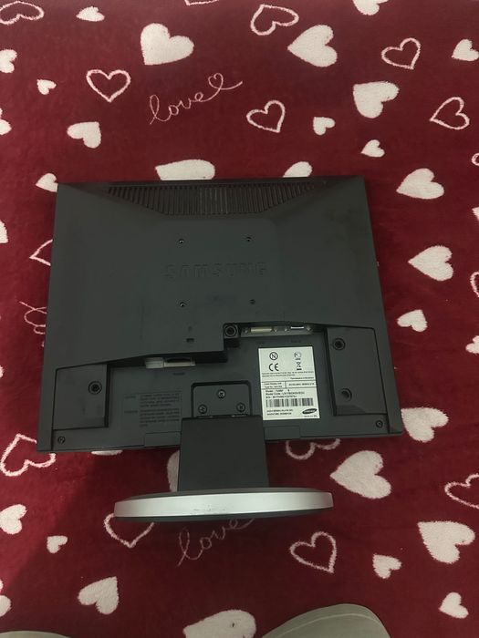 Vând monitor+ tastatură și mouse wireless