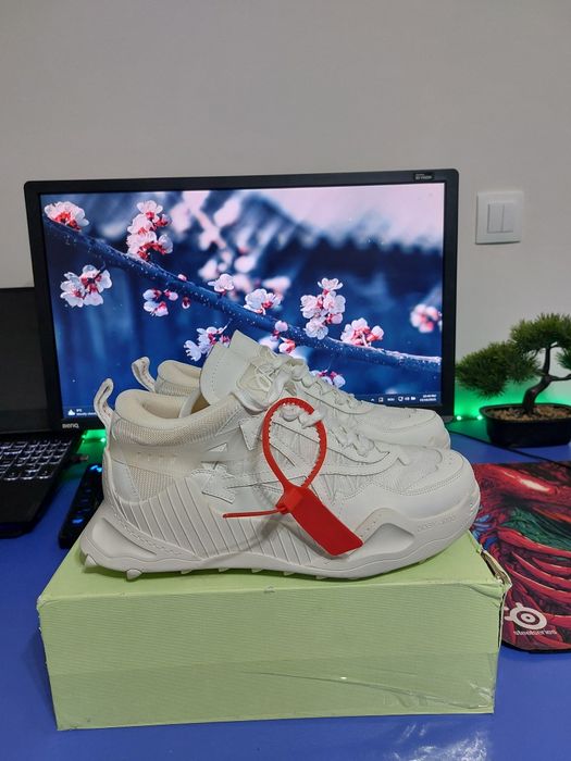 Off White ODSY-1000