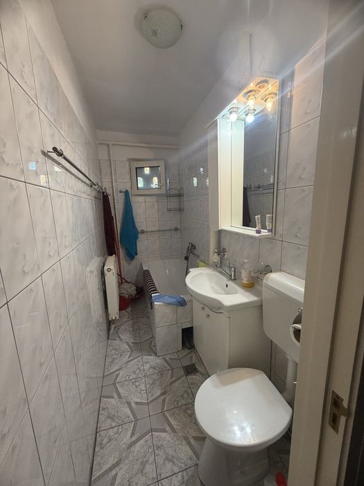 Inchiriez apartament 3 camere