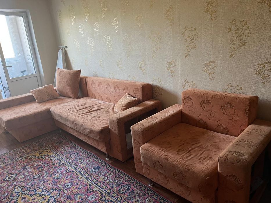 Угловой диван с креслом в отличном состоянии(г. Конаев)