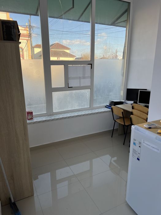 Spatiu comercial central in Apateu