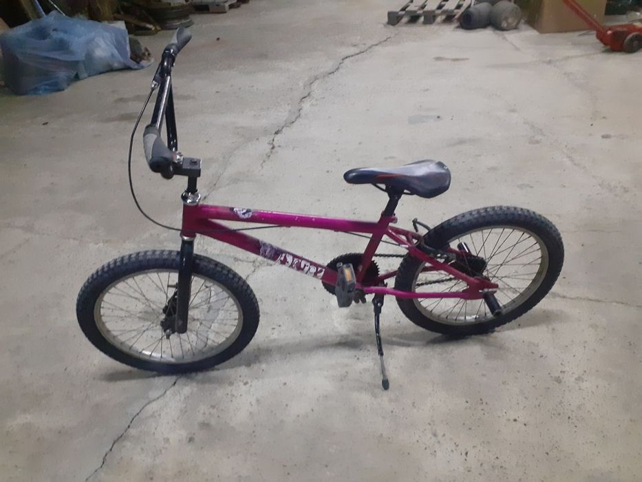 Vând bicicletă BMX