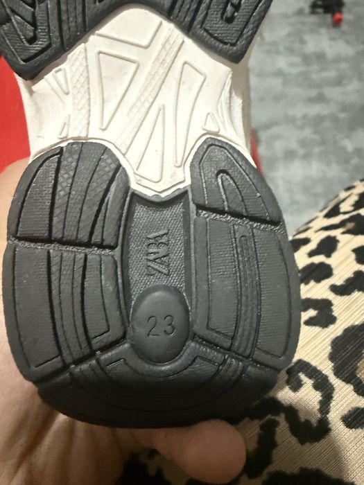 Sunt noi nicidata purtați . Ia loat sotu la copil sunt mici