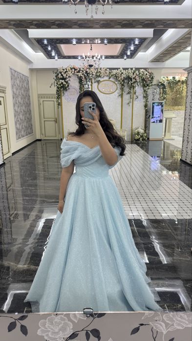 Платье голубое блестящее