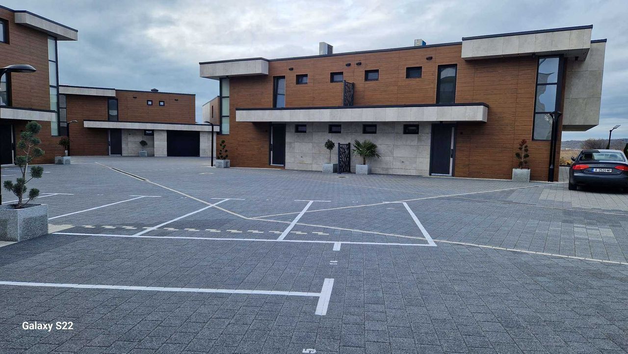 Дава се под наем Тристаен апартамент в Бургас, Сарафово - 128 кв.м за 1275 € - Снимка #21