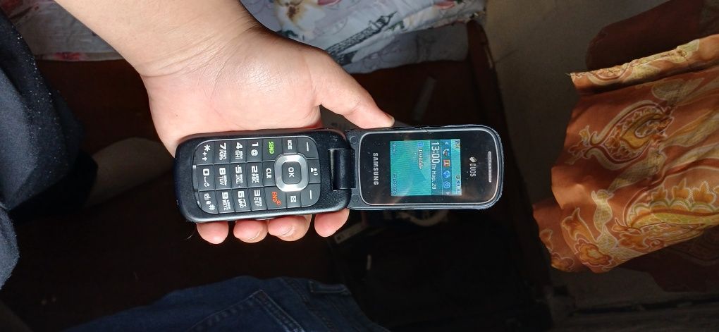 Samsung gusto 3  yangi