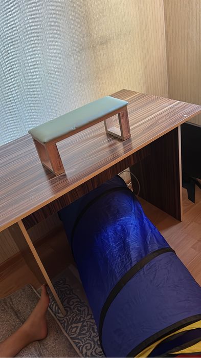 Продается стол и подставка для рук