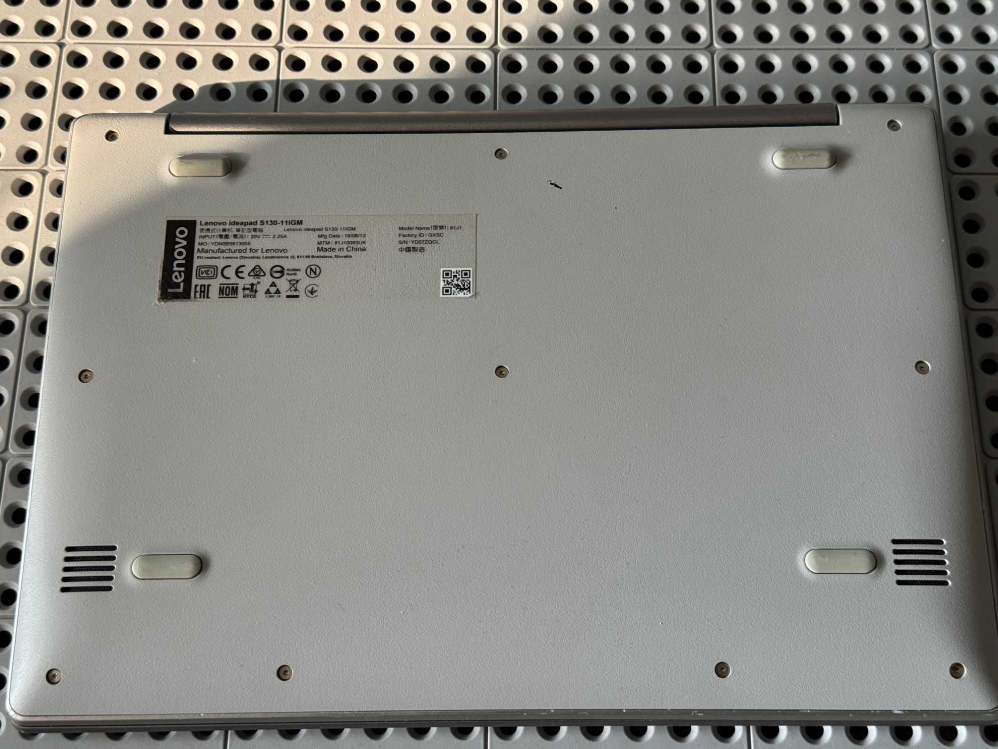 Vând Lenovo Ideapad S130-11IGM 81J1