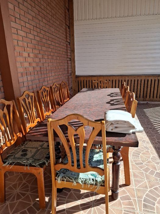 Продаётся стол со стульями