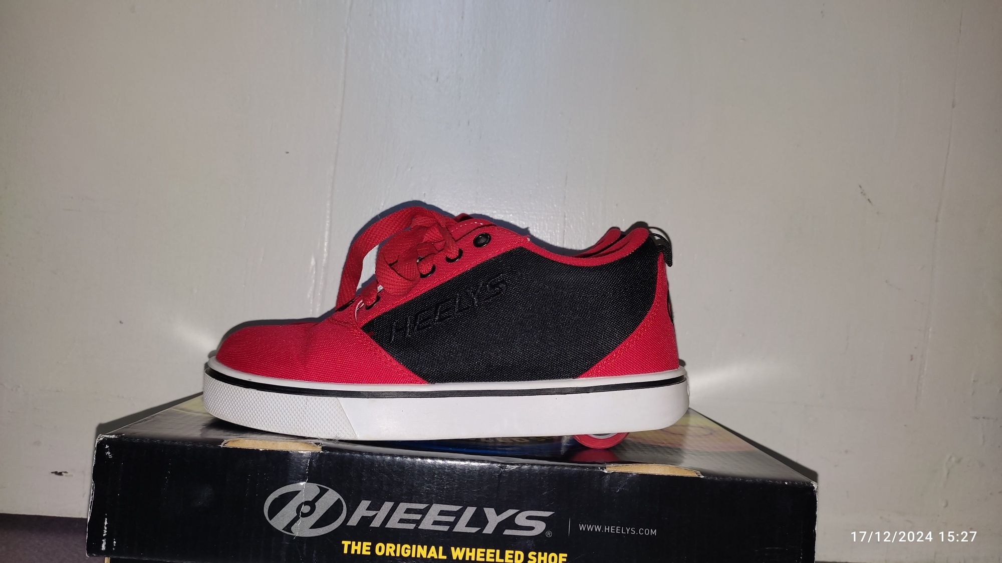 Маратонки с колелца HEELYS