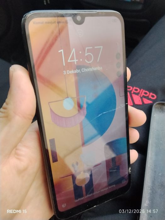 Redmi 7 qora 4/32 b.u ekranida singani bpr