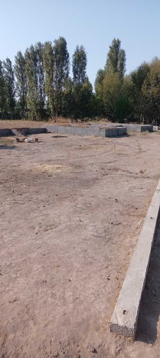 Bo'sh  uchastka sotiladi. Sotigi 2000$ dan.